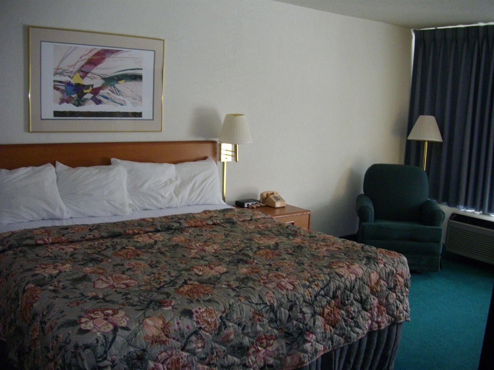 Macomb Inn Ngoại thất bức ảnh