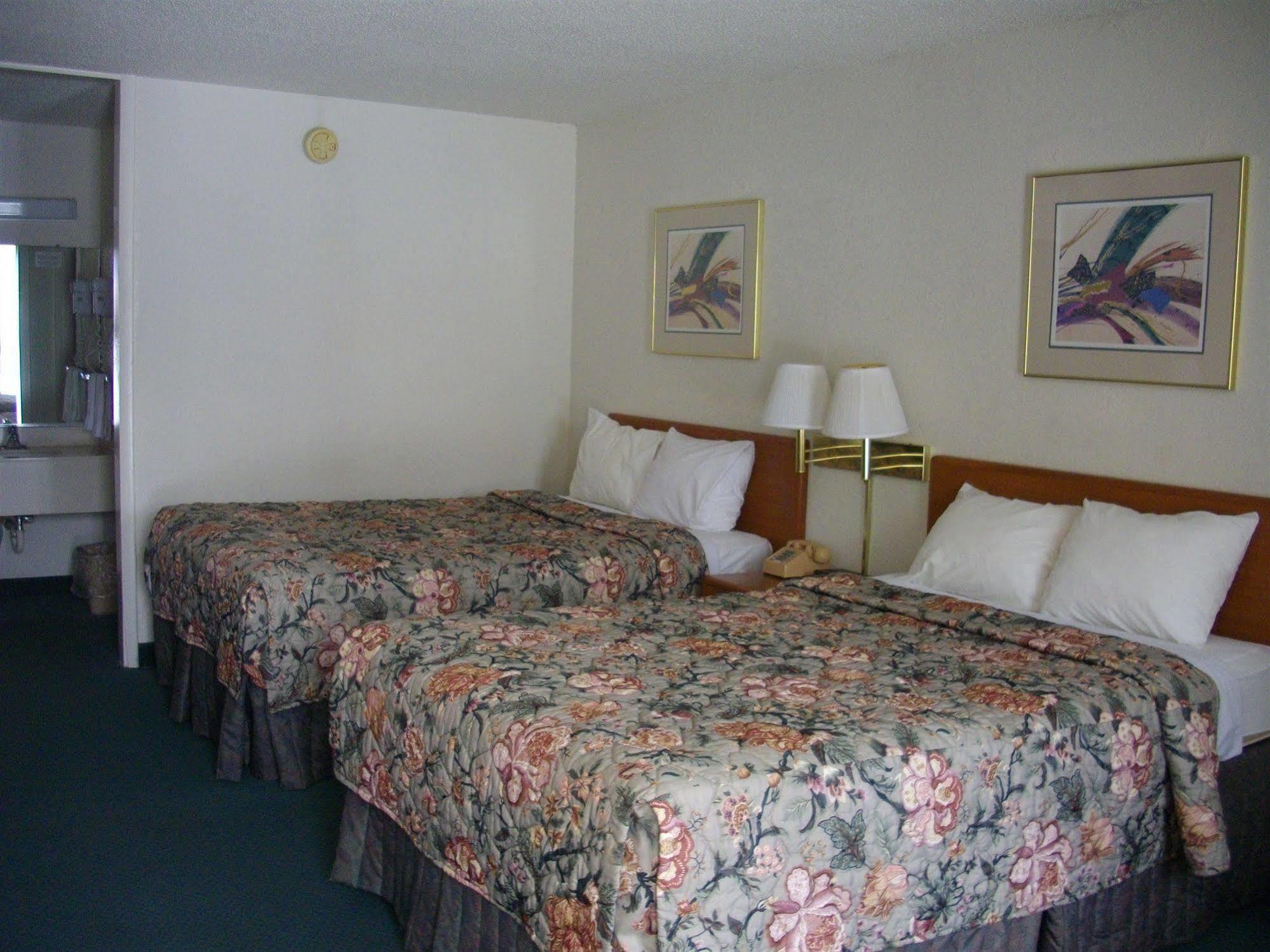 Macomb Inn Ngoại thất bức ảnh