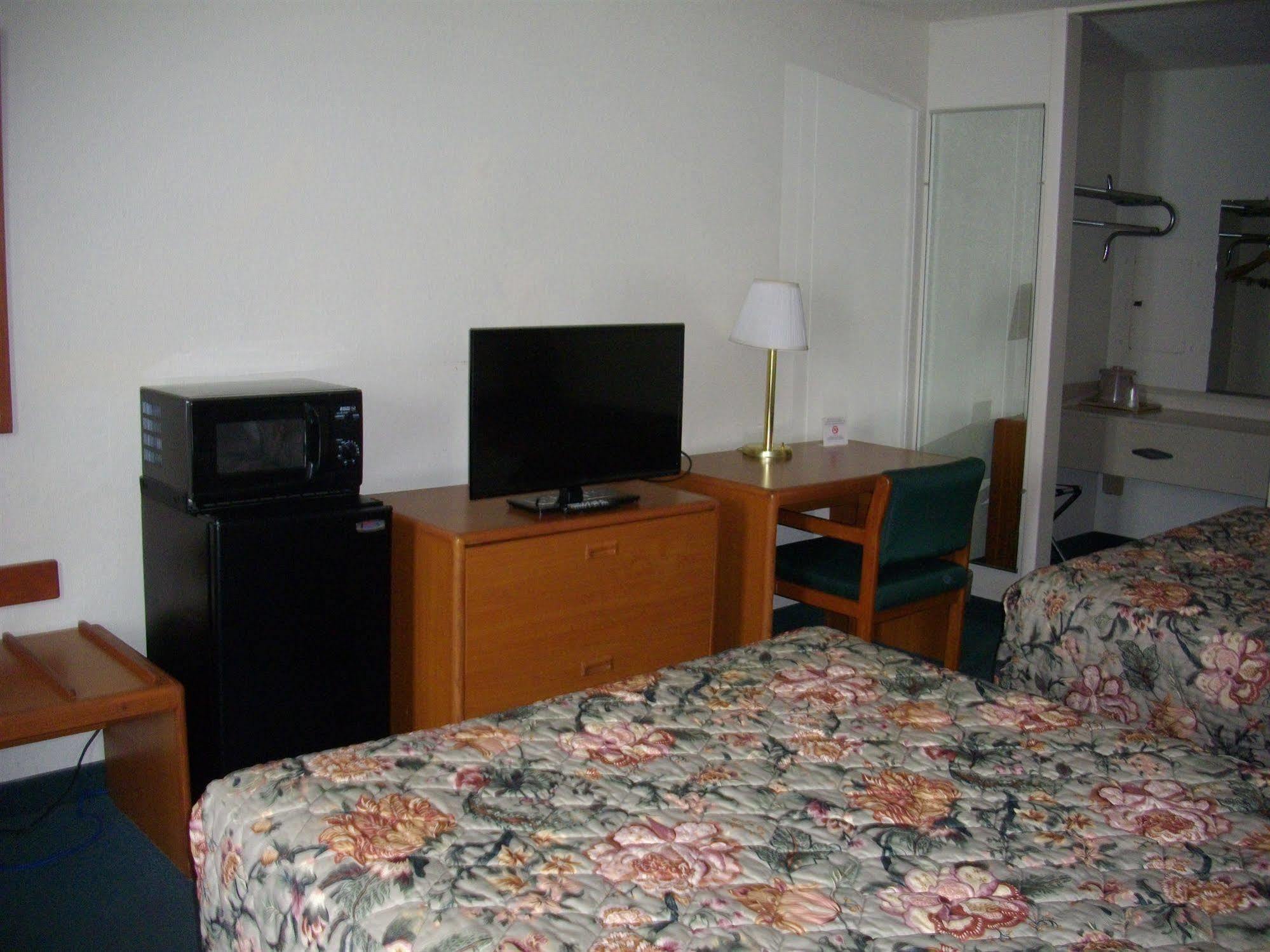 Macomb Inn Ngoại thất bức ảnh